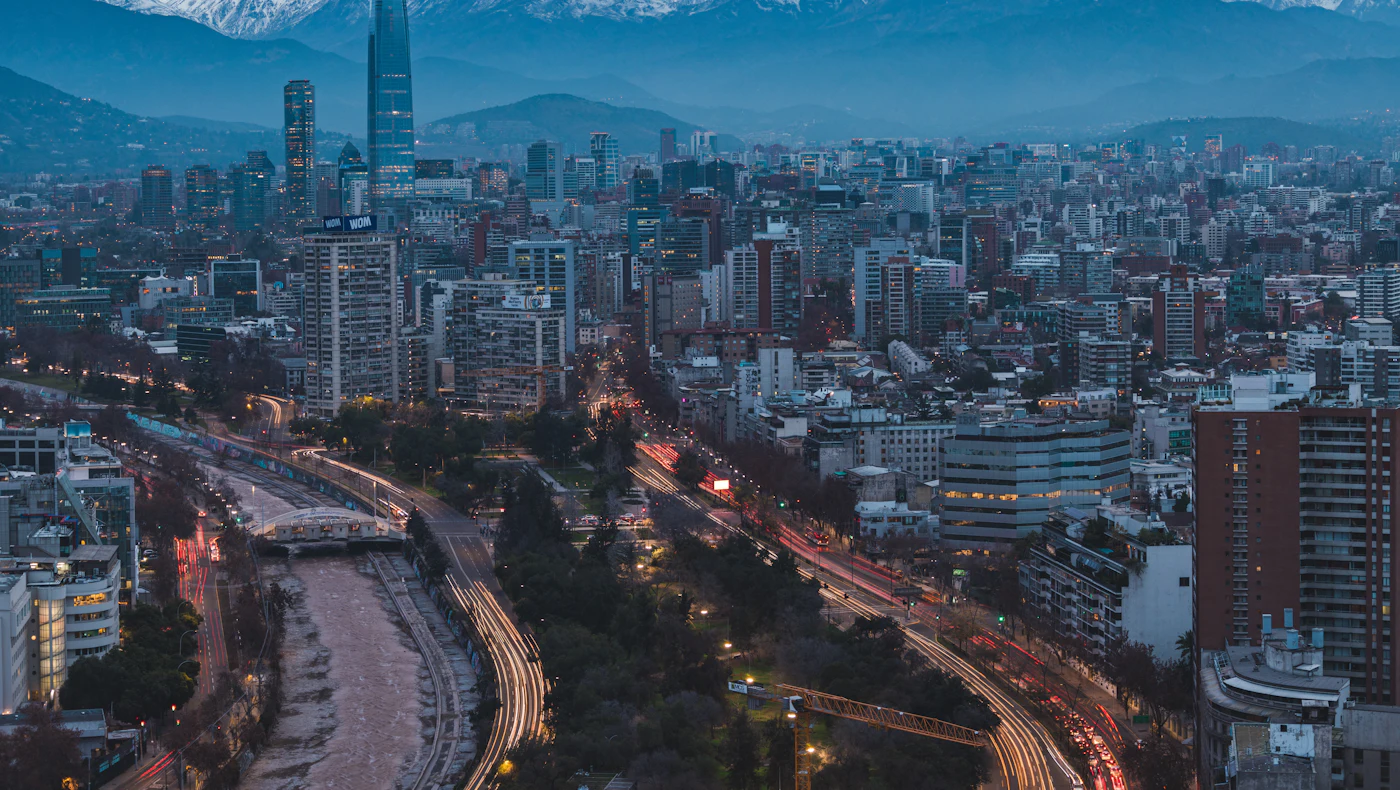 Santiago de Chile con la cordillera de los Andes